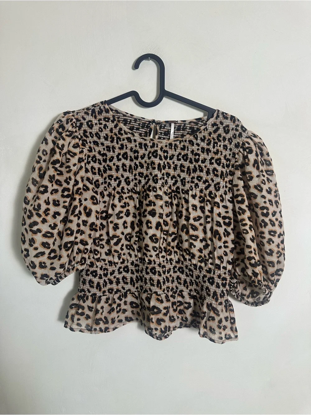 Free People Xoxo Blouse Womens S Beige Leopard Print Cropped Smocked Puff Sleeve